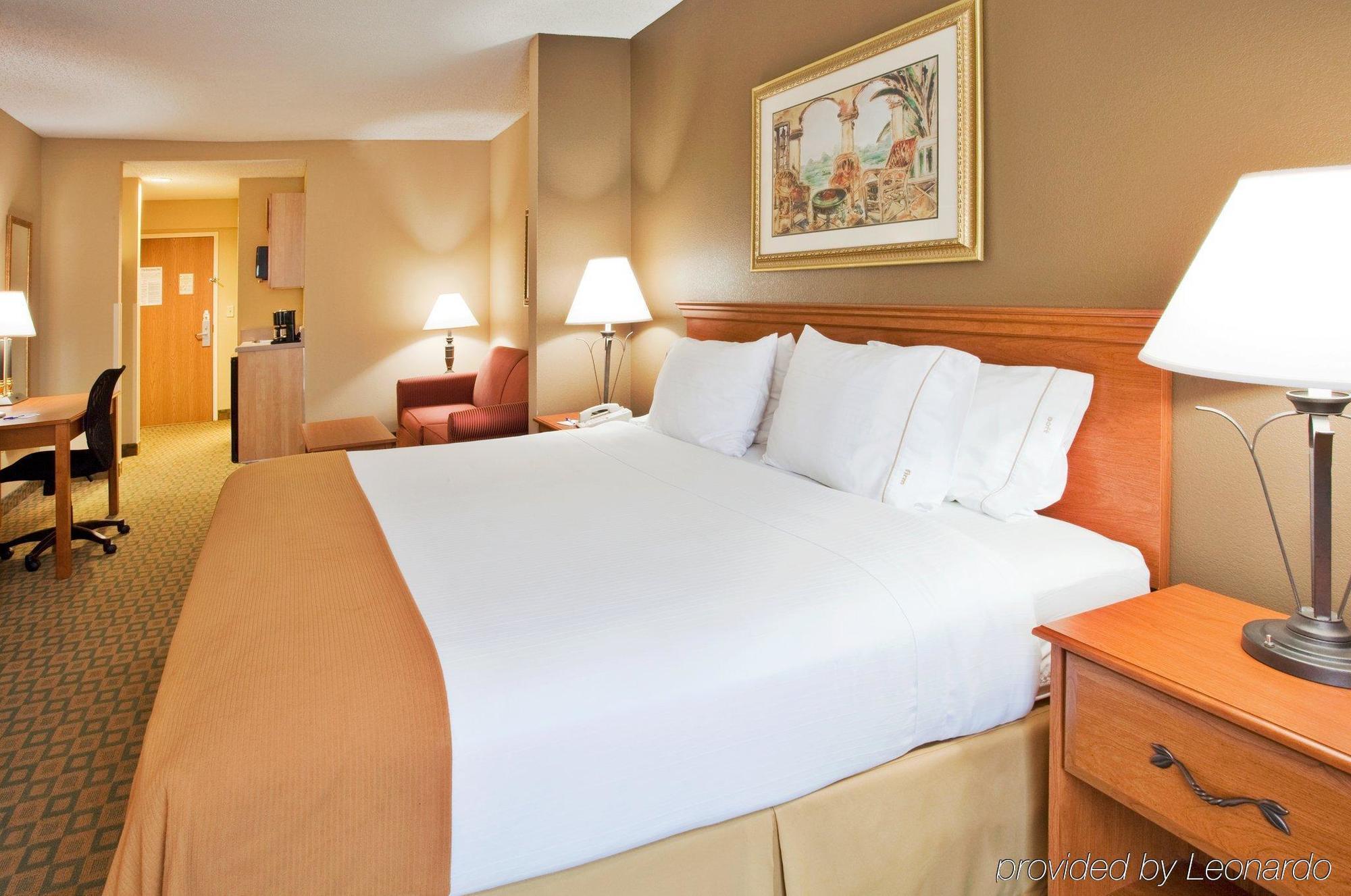 Holiday Inn Express & Suites Tavares By Ihg Chambre photo